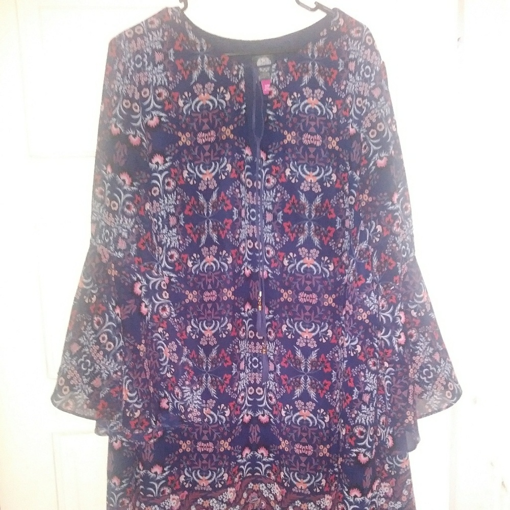 Vince Camuto Bell sleeve shift dress.